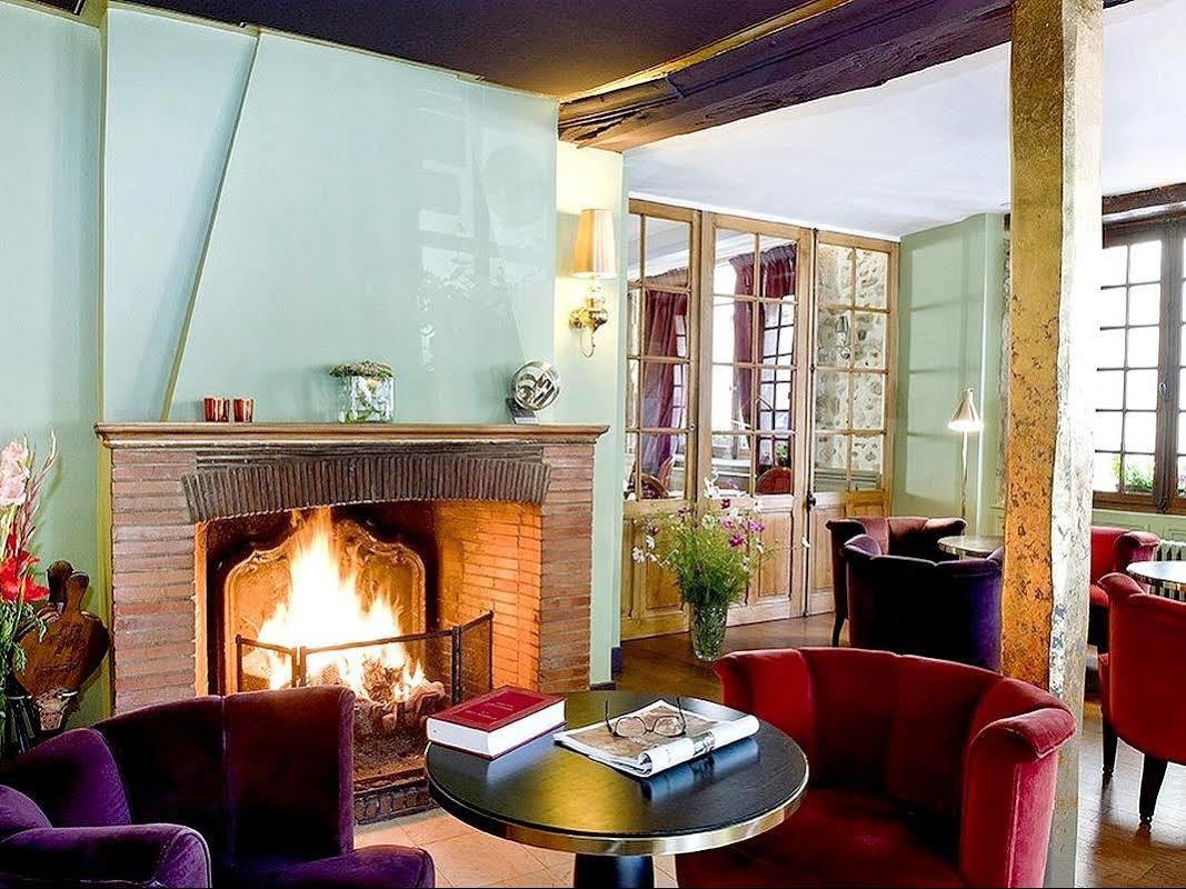 Logis - Hotel & Restaurant Du Tribunal Мортан-о-Перш Екстериор снимка